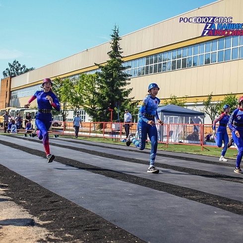 В Пскове завершился первый день Межрегиональных соревнований по пожарно-спасательному спорту